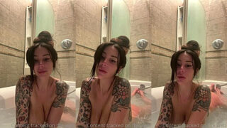 Alex Mucci bathtub video with nude body