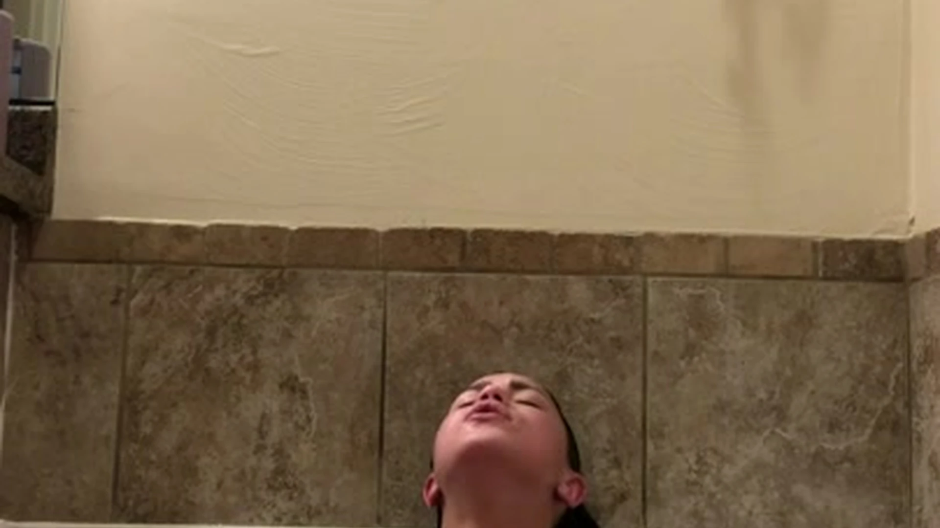Alina Lopez striptease viral video in bathroom