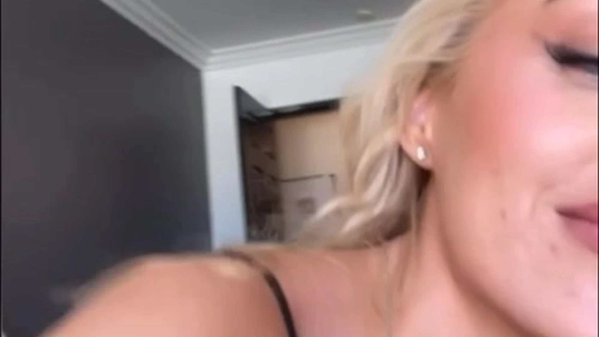 Charlotte Parkes showing her ass from behind leaked