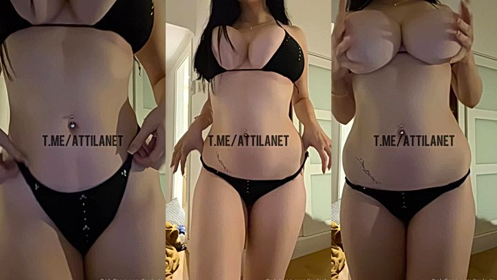 Layla Dream reveal her boobs from undergarment