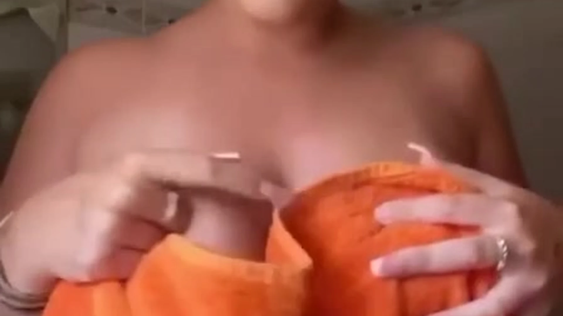 giorgiababy stripteasing with bath towel