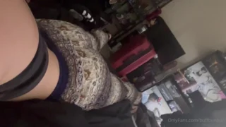 Womanwearingred showing her booty ass from behind