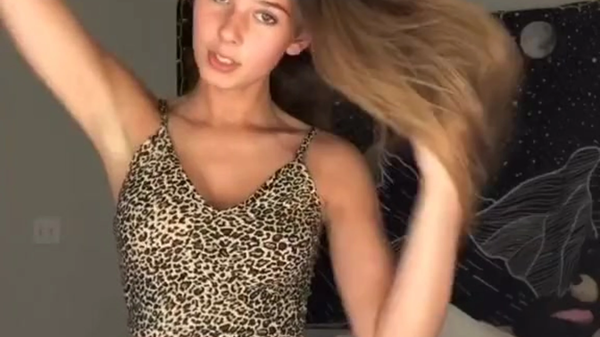 Jessgeng teasing video of her stripping cloths