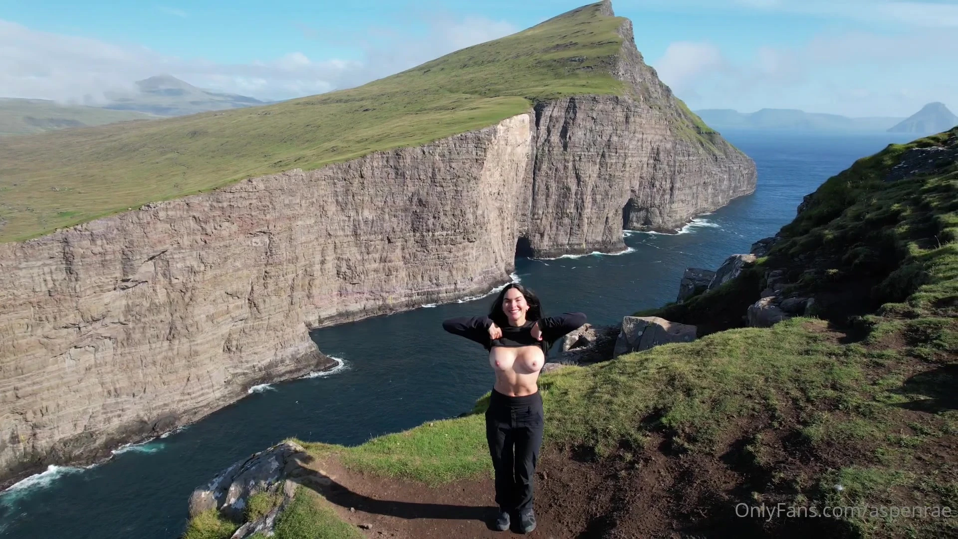 naughty onlyfans model Aspen Raeshows her huge tits by the mountain