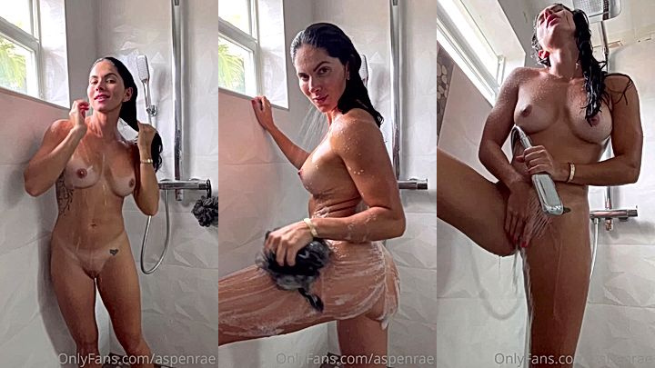 onlyfans leak model Aspen Rae stretching her pussy wide with her finger leaked onlyfans