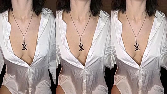 Vampkira leans foward to show her boobs leaked video